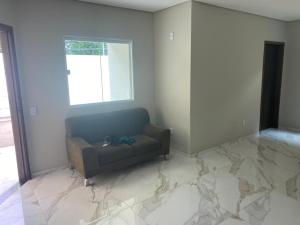 Bela Casa com 3 quartos mobiliada na Zona Leste