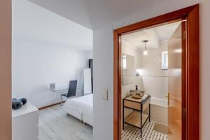 Spacious 3-bedroom condo near Lisbon Airport