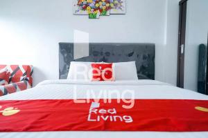 RedLiving Apartemen Gunung Putri Square - Sansan Room