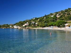 Studio cabine avec terrasse et parking, à 250 m de la plage dAiguebelle, Le Lavandou - FR-1-251-187