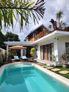 Rumah Tara Gili Air Rooftop Bungalow with Terrace and Whirlpool