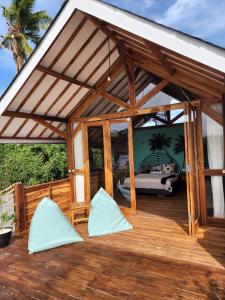 Rumah Tara Gili Air Rooftop Bungalow with Terrace and Whirlpool