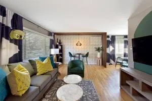 The Creative Experience 3 bedroom Residential Home - Carle Place