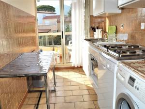 Appartements Appartement Cavalaire-sur-Mer, 2 pieces, 4 personnes - FR-1-226B-130 : photos des chambres