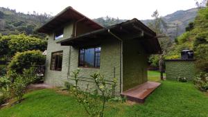 "Casa Verde" en Baños de Agua Santa con vista al volcán Tungurahua