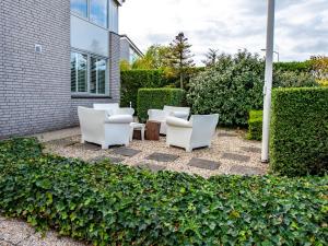 Bungalow near Marina and Beach Kamperland