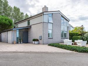 Bungalow near Marina and Beach Kamperland