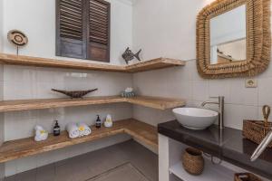 Central & Charming 3bedr with private pool