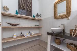 Central & Charming 3bedr with private pool