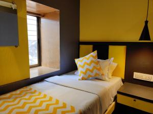 CABIN STAY MAROL-The Hubz