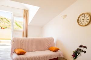 Magdalena with mountain and seaview