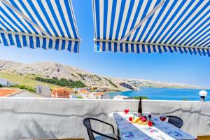 Magdalena with mountain and seaview