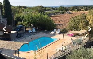 Maisons de vacances Propriete de 2 chambres avec piscine partagee et jardin clos a Orgnac l'Aventr : photos des chambres