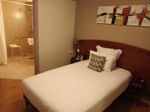 Hotels Hotel des Arcades de Cachan - Grand Paris Sud : Chambre Simple - Accessible aux Personnes à Mobilité Réduite