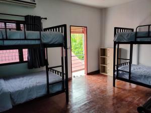 Blue Moon House - A budget hostel for easy travellers