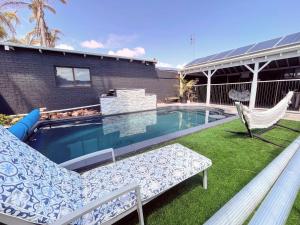 Luxe Family Retreat! Pool, Sauna, Playground, Netflix, Disney Plus