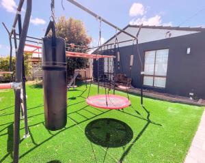 Luxe Family Retreat! Pool, Sauna, Playground, Netflix, Disney Plus