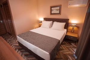 Standard Double Room room in Hotel Kale 17