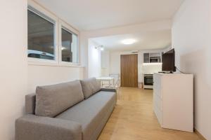 Minimalist styled TINY AP @New York Café