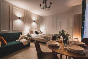 Atrium - Old Town Luxury Apartments - by Upstairs