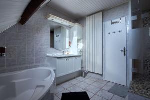 Villas Crazy Villa Le Tertre 28 - Heated pool - Basket - 2h Paris - 44p : Villa