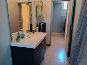 Appartements CAP COUTELLERIE T2 et T4 Thiers hypercentre- horaires adaptables- Ideal PROS et GROUPES : photos des chambres