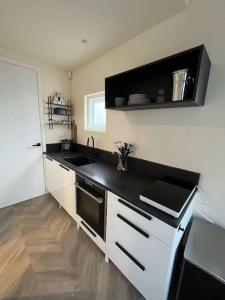 Renovated & private Tinyhouse Den Haag short stay appartment