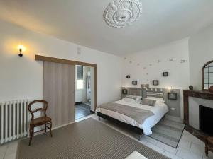 Maisons de vacances Grand gite a Braine-LA TOURELLE DU MARQUIS-12a14pers. : photos des chambres