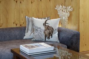 HelloCHALET - The View - Ski to door with Matterhorn view