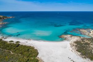 Maisons de vacances Lozari, villa T3 en residence-club avec piscine et pataugeoire, plage et commerces a pied, tout proche de L'Ile Rousse : photos des chambres