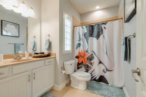 West End Townhome with 2 En-Suites and Free Private Parking