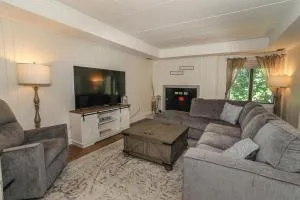 Seven Springs 2 Bedroom Premium Condo, Great for families condo - Laughlintown