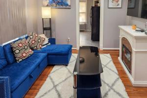 11 Mi to Manhattan Pet-Friendly Duplex with Yard!