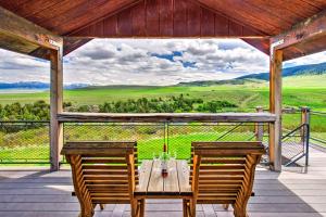 Dreamswest Ennis Studio with Deck and Stunning Views