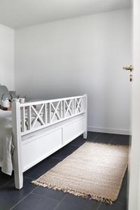 Mysigt hus med kamin och pool