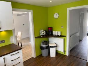 Modern 3-Bedroom villa, 3 Parking Spaces, WiFi
