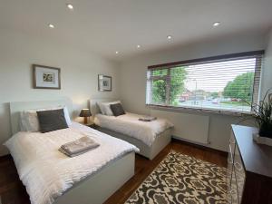 Modern 3-Bedroom villa, 3 Parking Spaces, WiFi