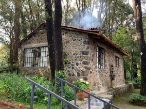 Hermosa cabaña en el bosque