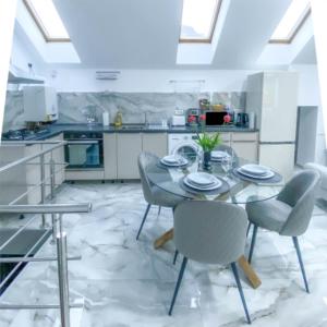 The Residence of Silver Sky House