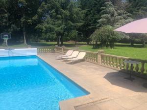Villas Le Cabaret Paisible avec Piscine : photos des chambres