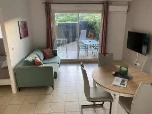 Appartement entre lac et mer avec piscine - Péret