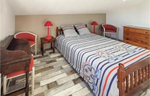 Maisons de vacances Awesome home in La Tranche sur Mer with WiFi and 2 Bedrooms : photos des chambres