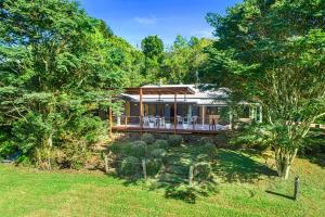 Designer Hinterland Escape with Breathtaking Views