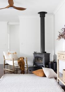 Designer Hinterland Escape with Breathtaking Views