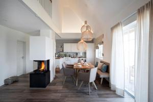 Reetdorf Geltinger Birk Künstlerkate Eisvogel