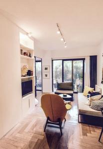 Vibrant Urban Chic Apartment