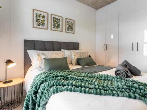 Luxury Accomodation at the Alphen Glen