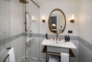 Ambassador Classic room in Small Luxury Hotel Ambassador Zurich
