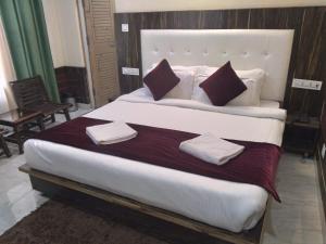 Dharamshala Hotel Mount Edge # Hotels Best Prices Guaranteed with Deals-Free Parking-cricket stadium 10 km-Mcleodganj 2 km- Bhagsunag 4