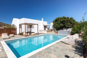 Private Pool and Jacuzzi Villa  room in Amalgam Homes Paros